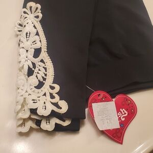 2 PAIRS LACE LEGGINGS